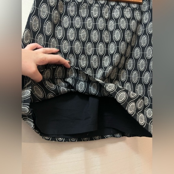 ⚫️ BOGO Ann Taylor loft women’s mini skirt black and white embroidered side 6 - Picture 6 of 7